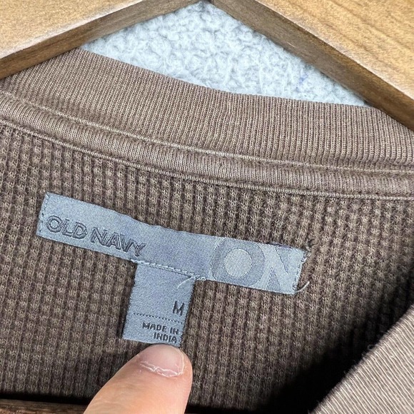 Vintage Old Navy Thermal Shirt Men's Medium Brown Black Camo Henley All Over Y2K - Picture 6 of 10